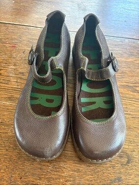 Report Vintage Mary Jane Sienna size 8.5